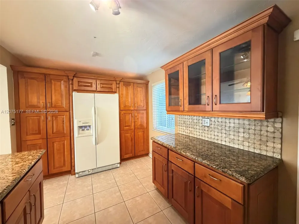 4585 E 9th Ln Hialeah, FL 33013