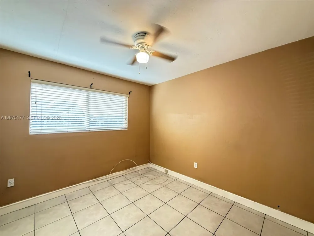 4585 E 9th Ln Hialeah, FL 33013