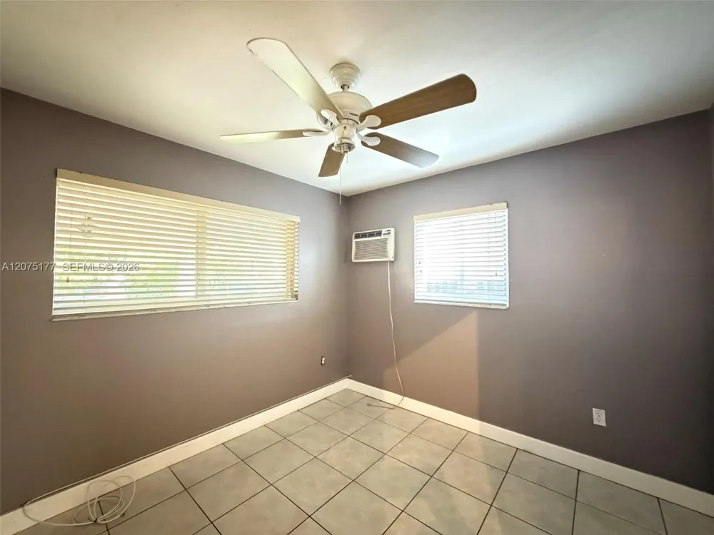 4585 E 9th Ln Hialeah, FL 33013