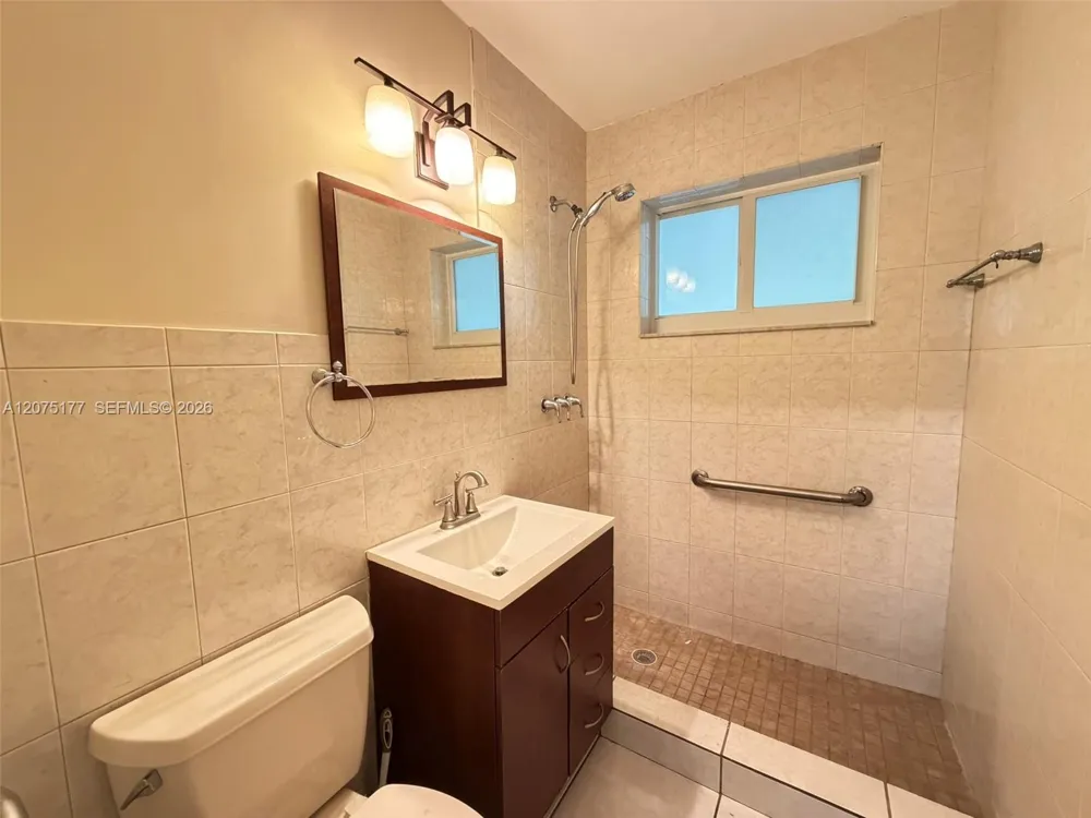 4585 E 9th Ln Hialeah, FL 33013