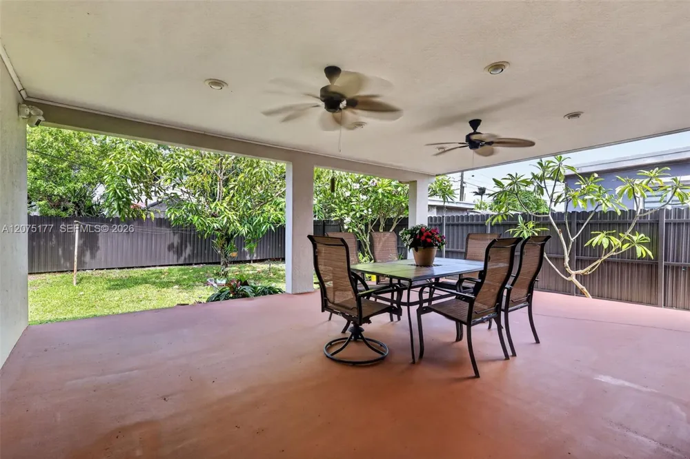 4585 E 9th Ln Hialeah, FL 33013