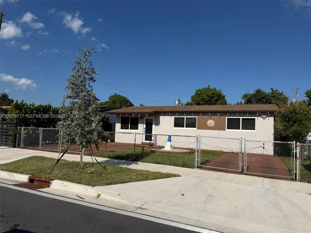 4585 E 9th Ln Hialeah, FL 33013