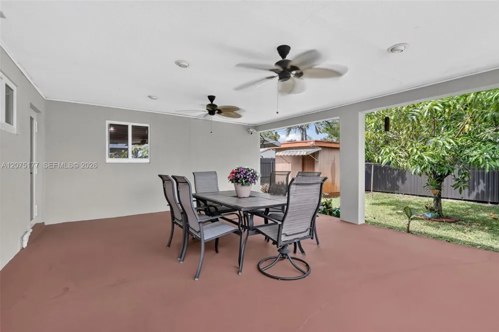 4585 E 9th Ln Hialeah, FL 33013