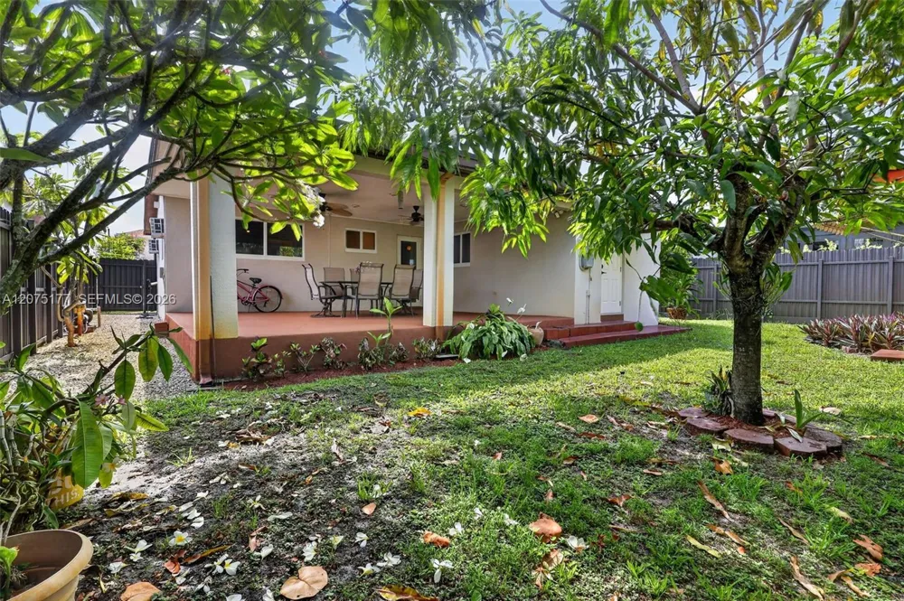 4585 E 9th Ln Hialeah, FL 33013