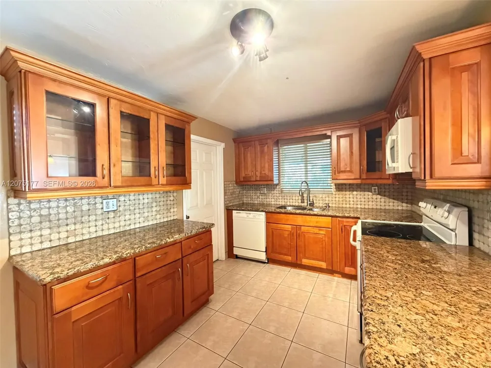4585 E 9th Ln Hialeah, FL 33013