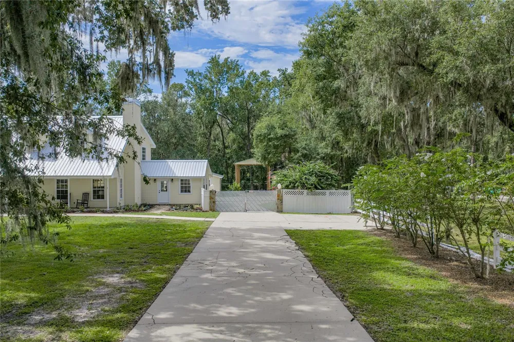 3501 E TRAPNELL ROAD Plant City, FL 33566