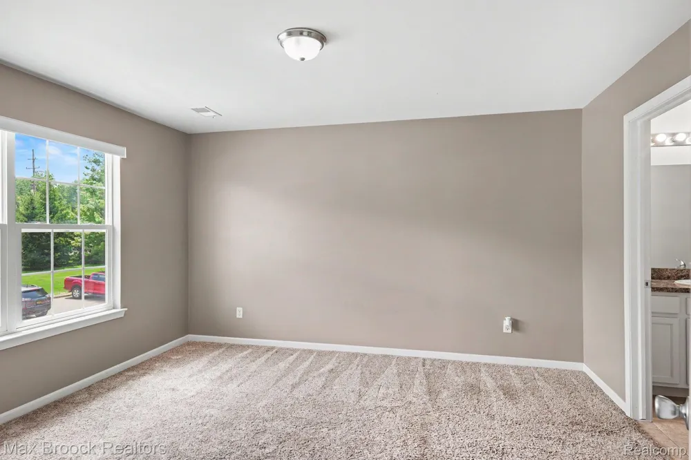 49086 W Woods Drive Shelby Charter Township, MI 48317