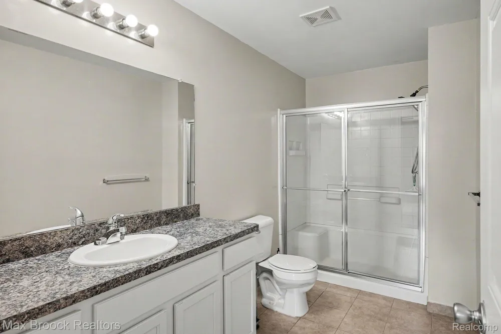 49086 W Woods Drive Shelby Charter Township, MI 48317