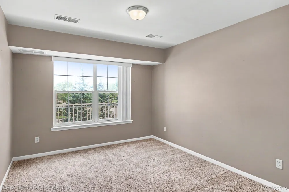 49086 W Woods Drive Shelby Charter Township, MI 48317