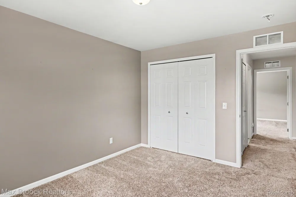 49086 W Woods Drive Shelby Charter Township, MI 48317