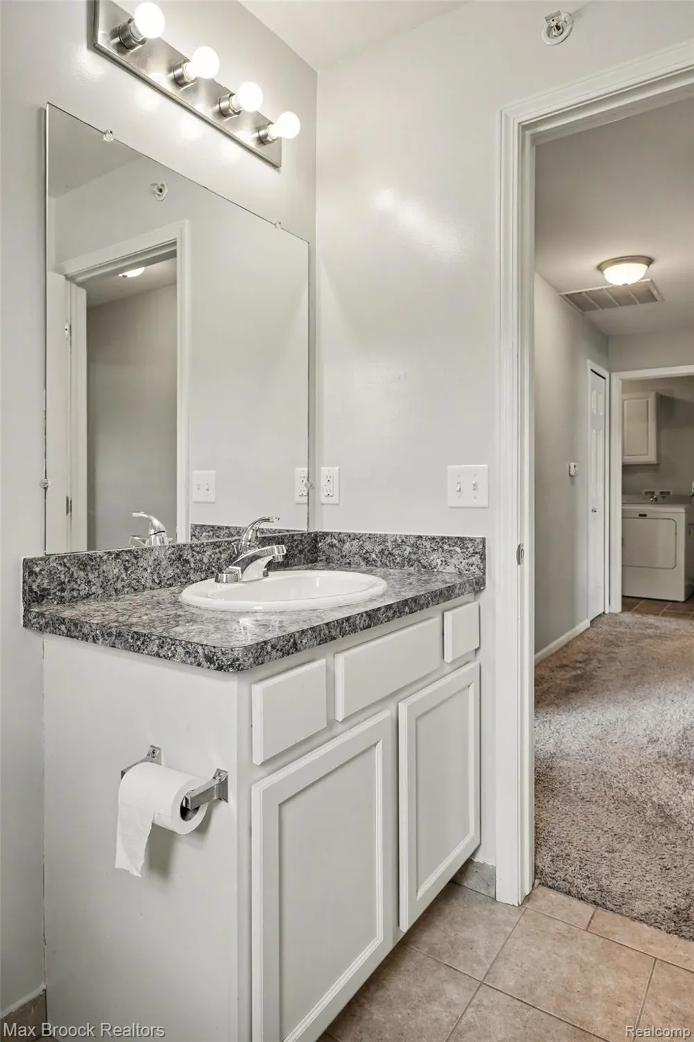 49086 W Woods Drive Shelby Charter Township, MI 48317