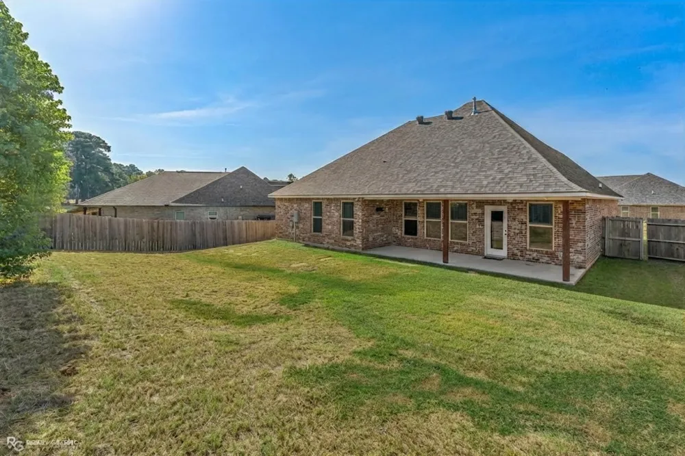 104 Brimestone Loop Benton, LA 71006