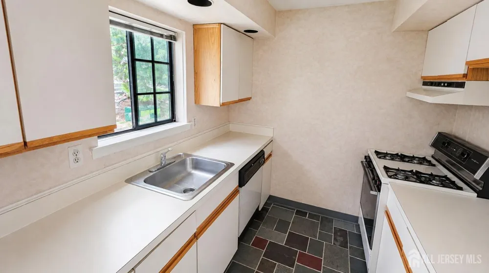 201 Mark Twain Way Mahwah, NJ 07430