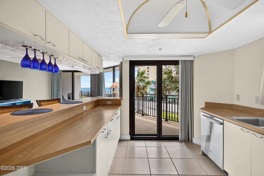 2555 S Atlantic Avenue #207 Daytona Beach Shores, FL 32118