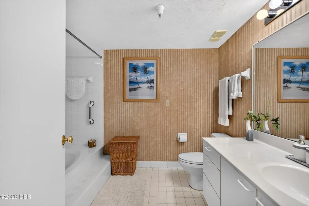 2555 S Atlantic Avenue #207 Daytona Beach Shores, FL 32118