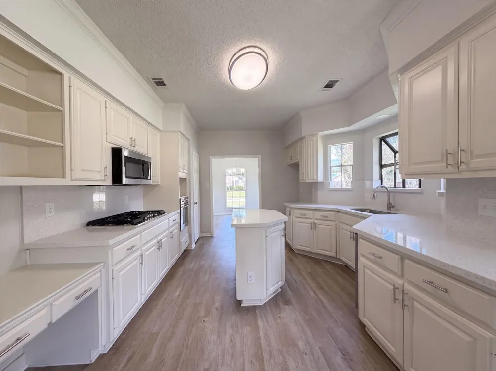1102 Londonderry Avenue Friendswood, TX 77546
