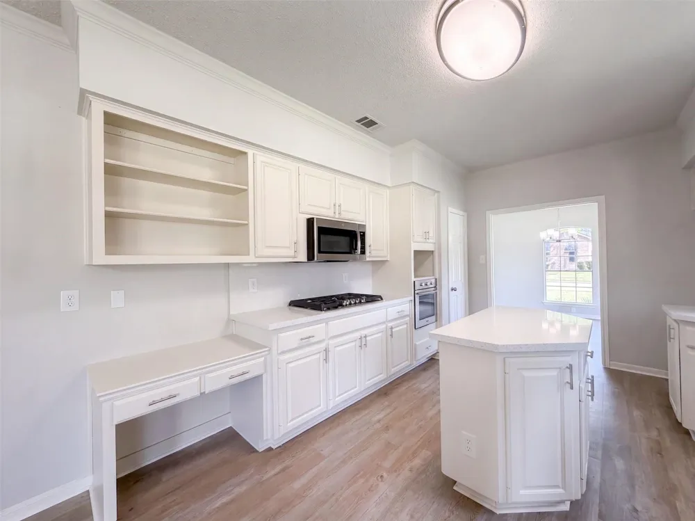 1102 Londonderry Avenue Friendswood, TX 77546
