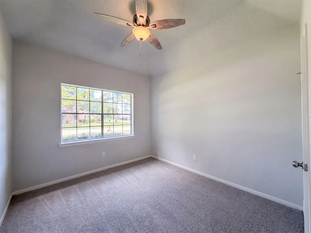 1102 Londonderry Avenue Friendswood, TX 77546
