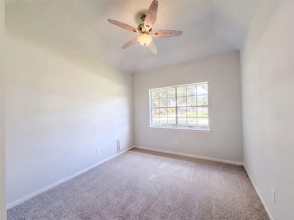 1102 Londonderry Avenue Friendswood, TX 77546