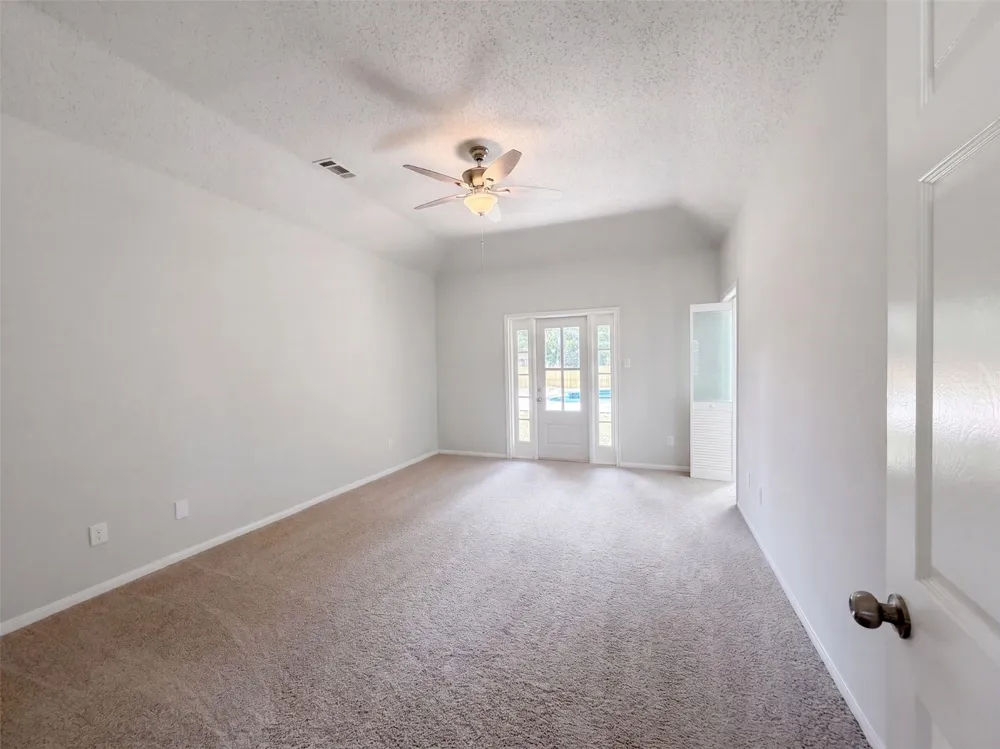1102 Londonderry Avenue Friendswood, TX 77546