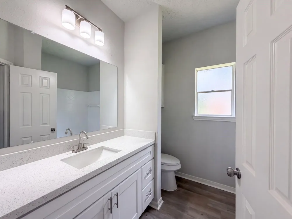 1102 Londonderry Avenue Friendswood, TX 77546