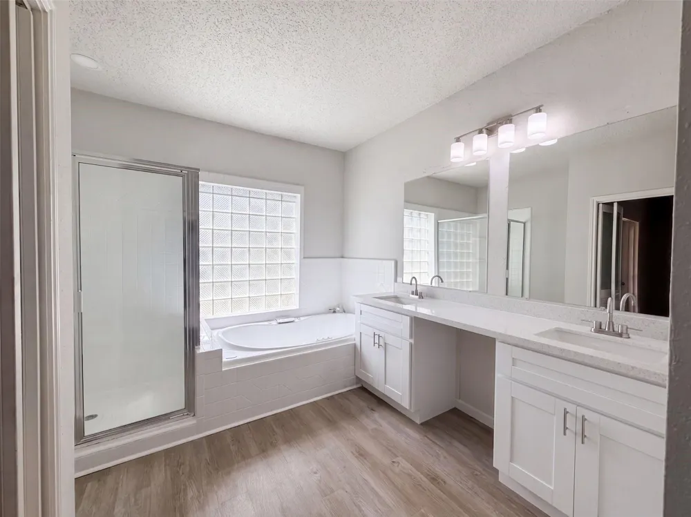 1102 Londonderry Avenue Friendswood, TX 77546