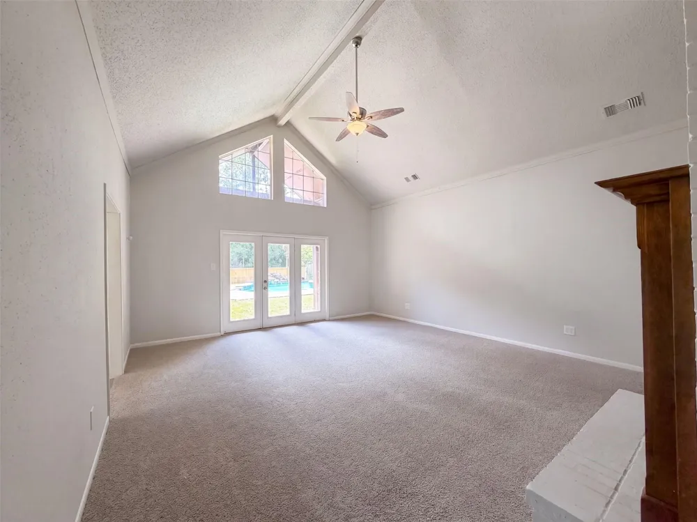 1102 Londonderry Avenue Friendswood, TX 77546