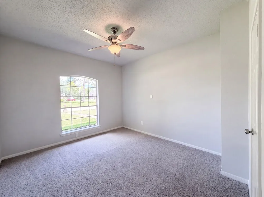 1102 Londonderry Avenue Friendswood, TX 77546