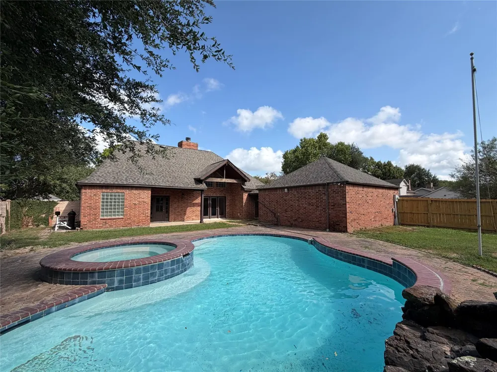 1102 Londonderry Avenue Friendswood, TX 77546