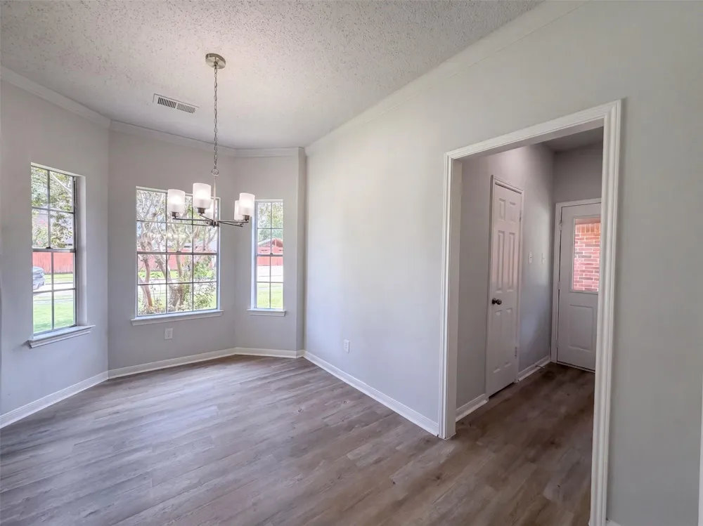 1102 Londonderry Avenue Friendswood, TX 77546