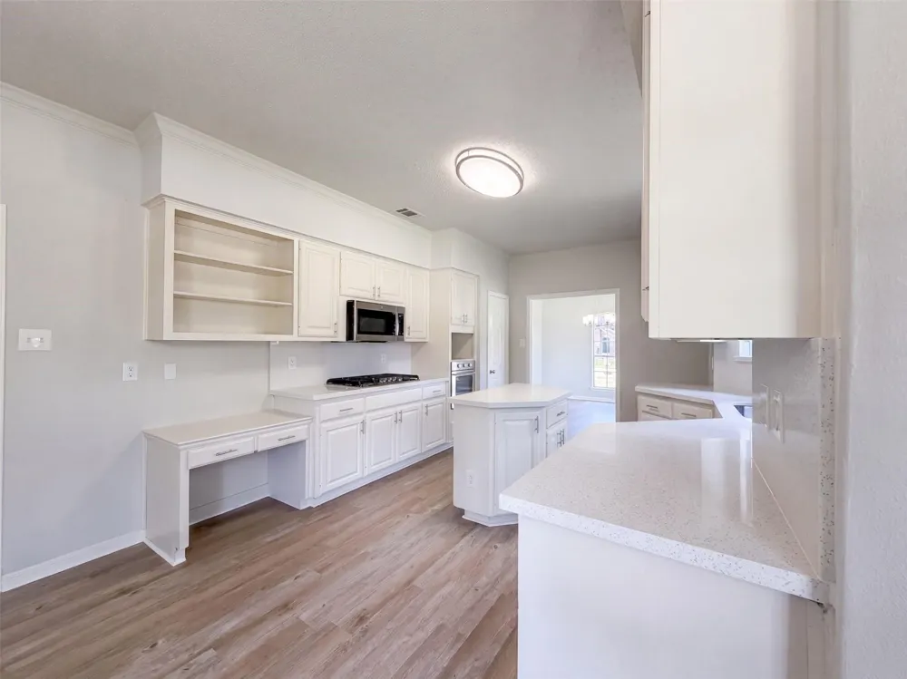 1102 Londonderry Avenue Friendswood, TX 77546