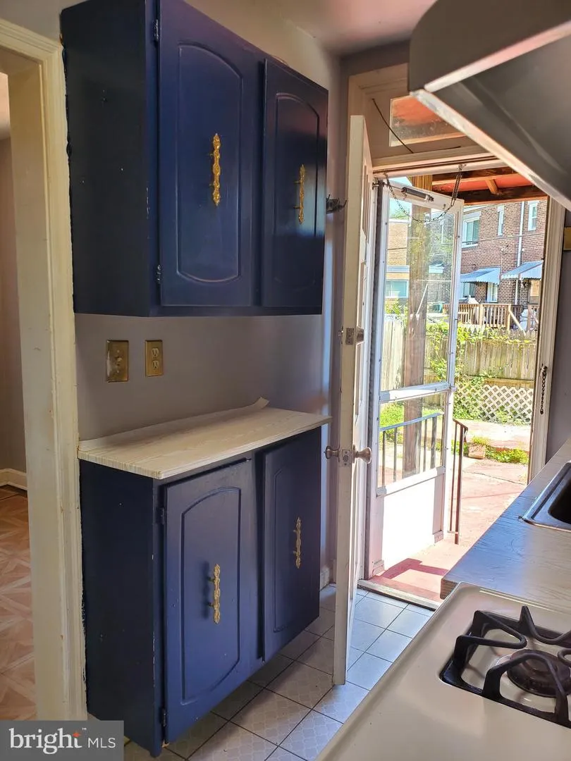 217 LYNHAVEN DRIVE Alexandria, VA 22305