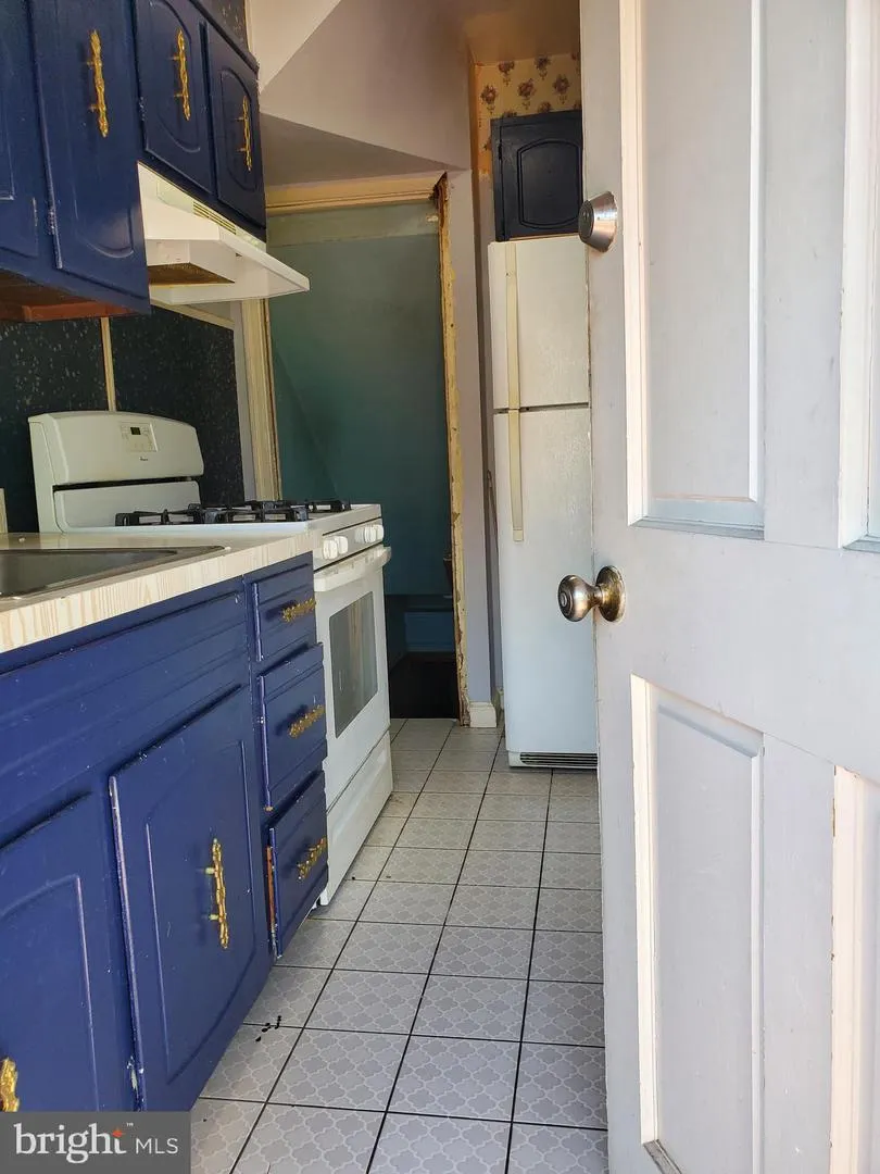 217 LYNHAVEN DRIVE Alexandria, VA 22305