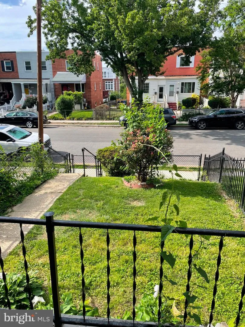 217 LYNHAVEN DRIVE Alexandria, VA 22305