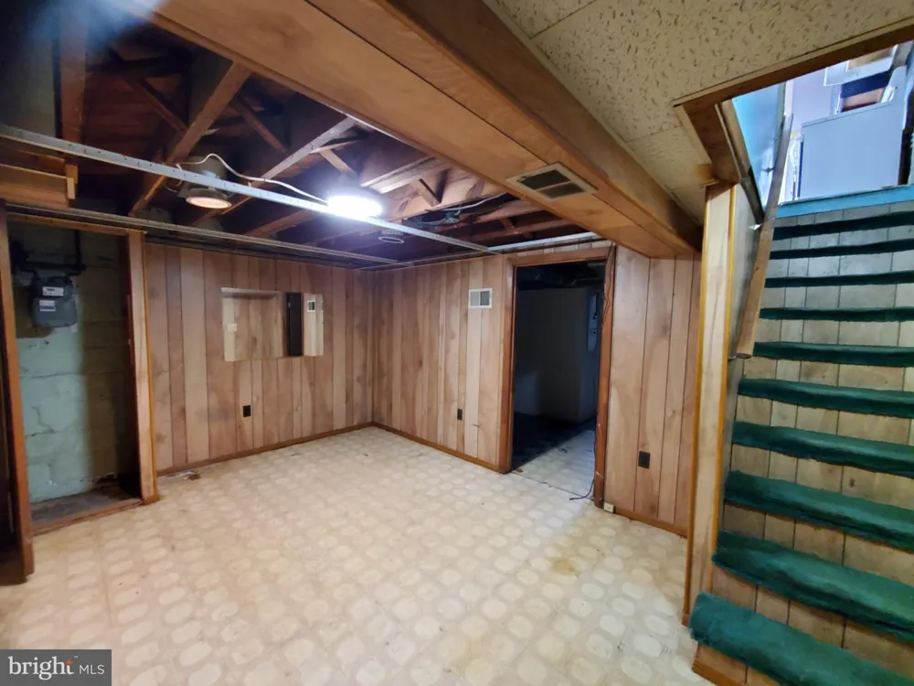 217 LYNHAVEN DRIVE Alexandria, VA 22305