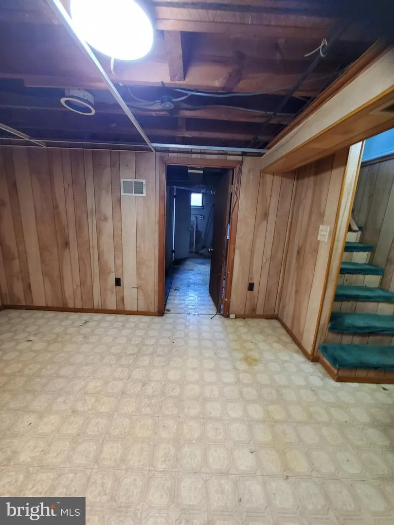 217 LYNHAVEN DRIVE Alexandria, VA 22305