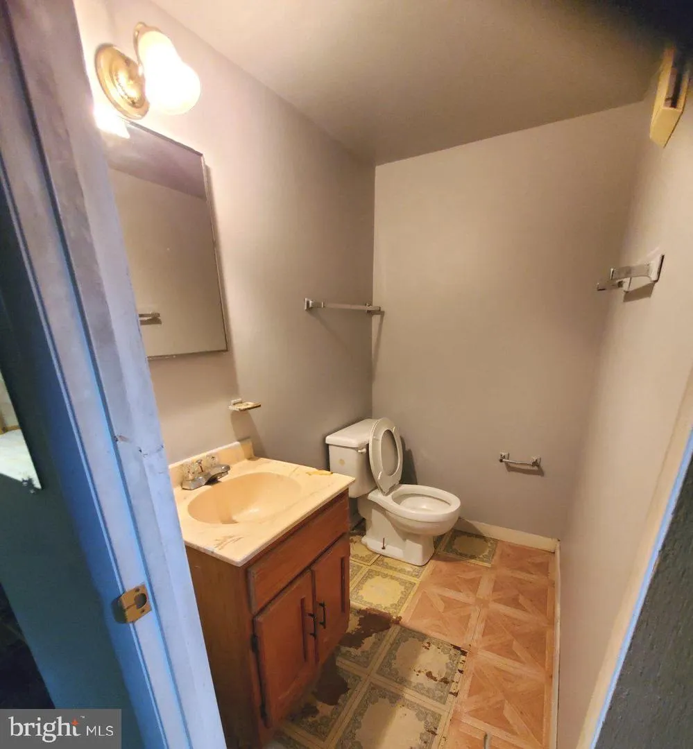 217 LYNHAVEN DRIVE Alexandria, VA 22305