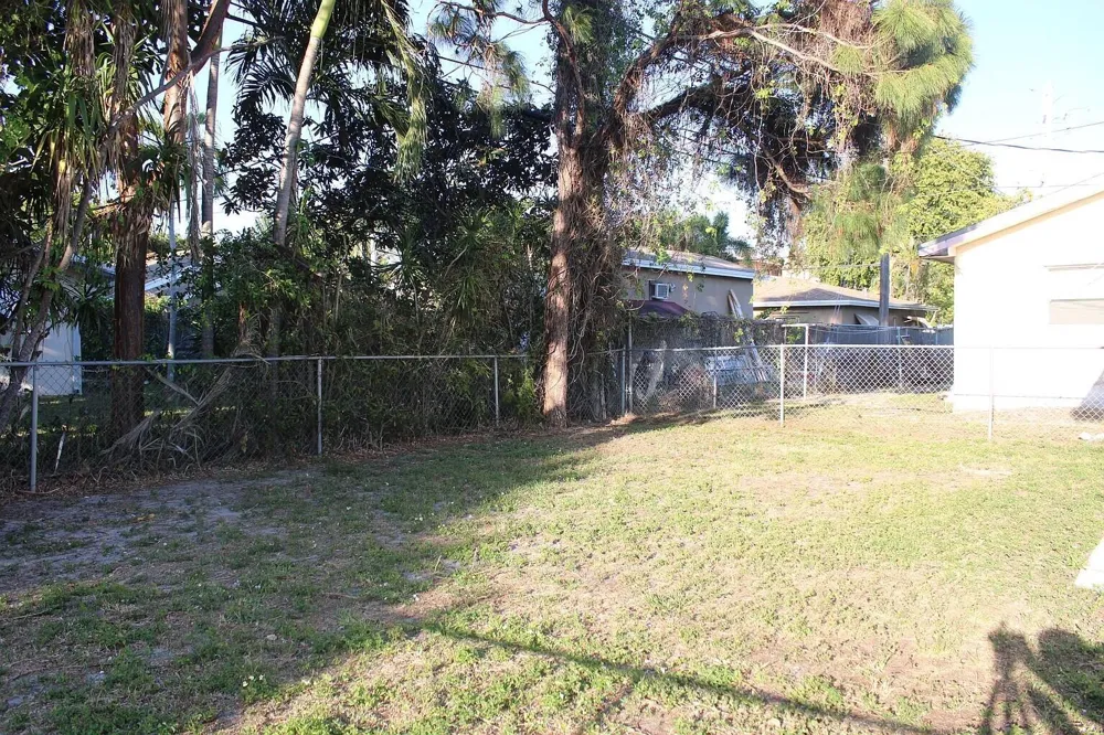 47 SE 12TH STREET Dania Beach, FL 33004