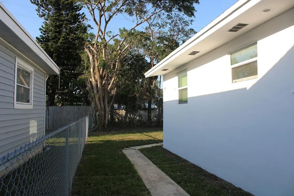 47 SE 12TH STREET Dania Beach, FL 33004