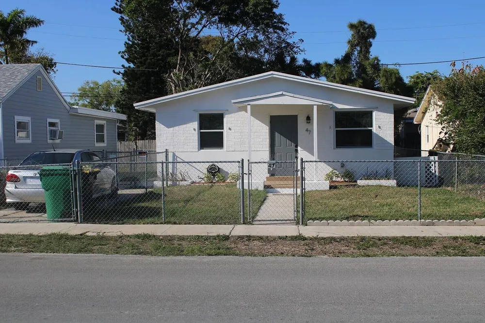 47 SE 12TH STREET Dania Beach, FL 33004