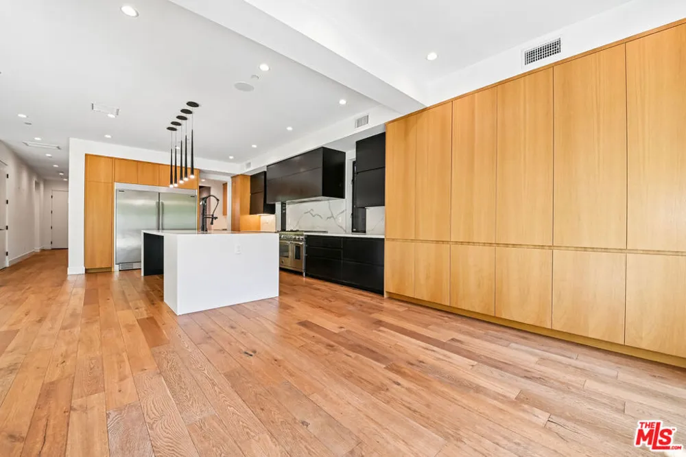 1037 Palms Boulevard Los Angeles, CA 90291
