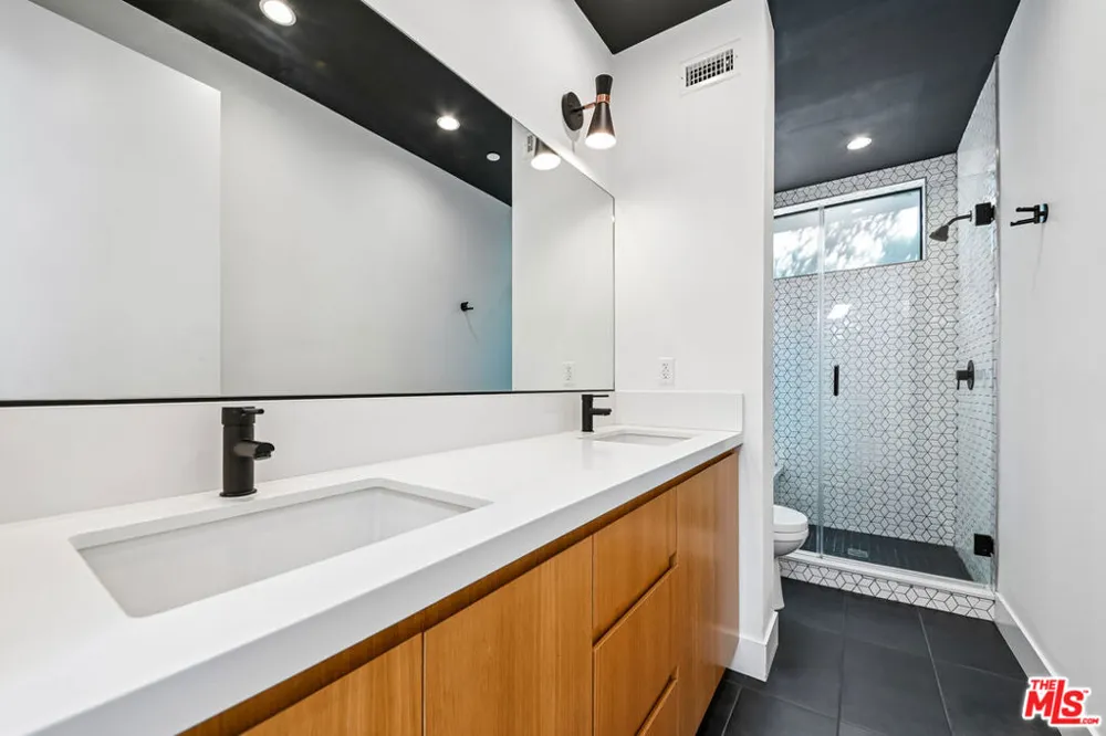 1037 Palms Boulevard Los Angeles, CA 90291