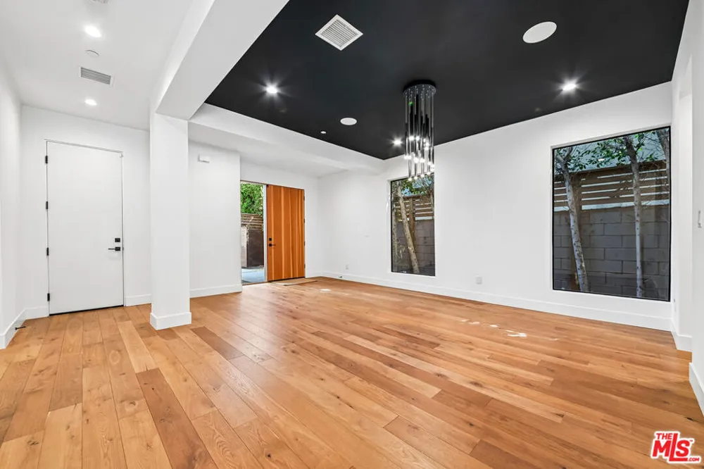 1037 Palms Boulevard Los Angeles, CA 90291