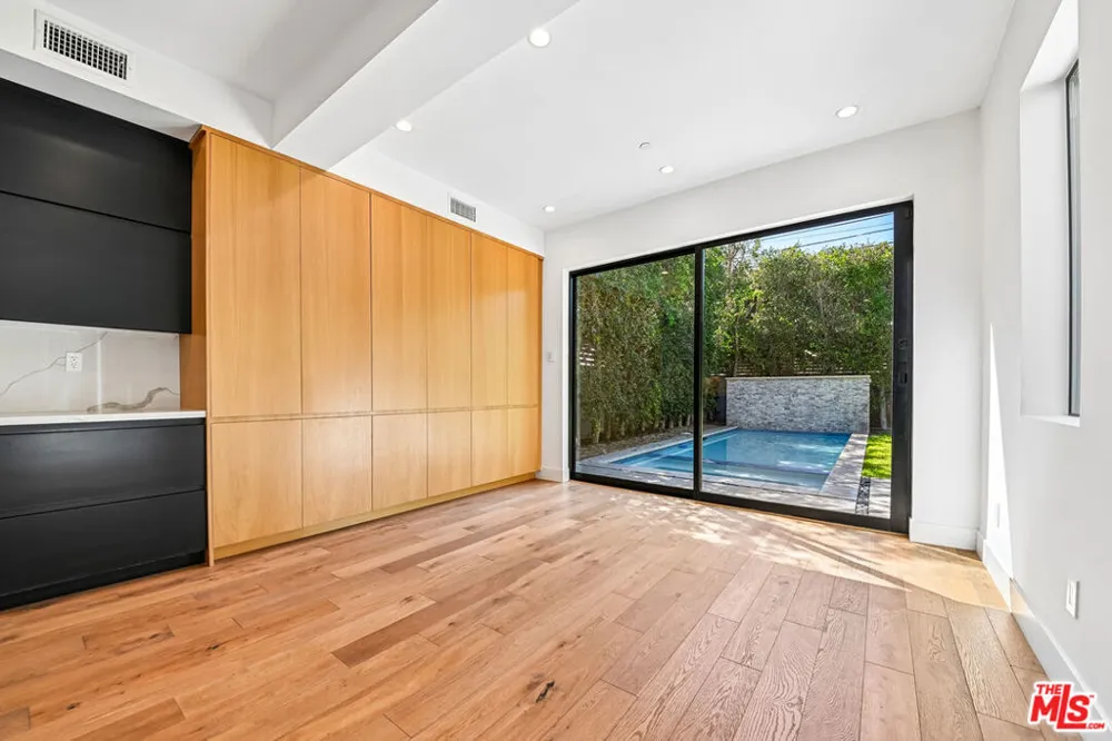 1037 Palms Boulevard Los Angeles, CA 90291
