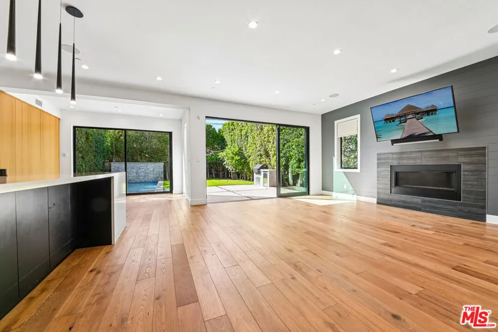 1037 Palms Boulevard Los Angeles, CA 90291