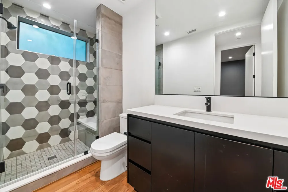 1037 Palms Boulevard Los Angeles, CA 90291
