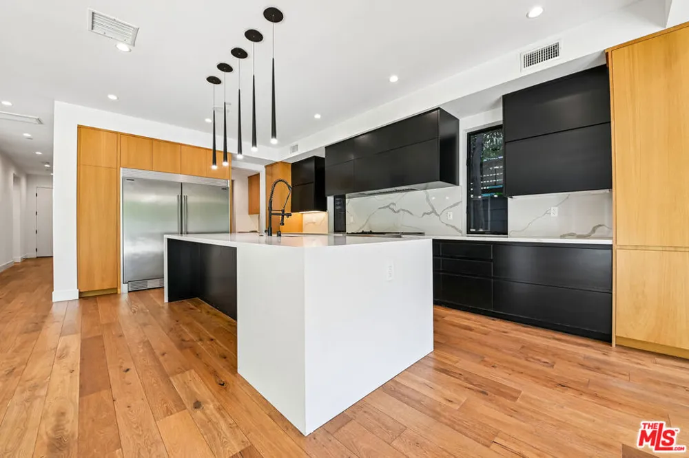 1037 Palms Boulevard Los Angeles, CA 90291