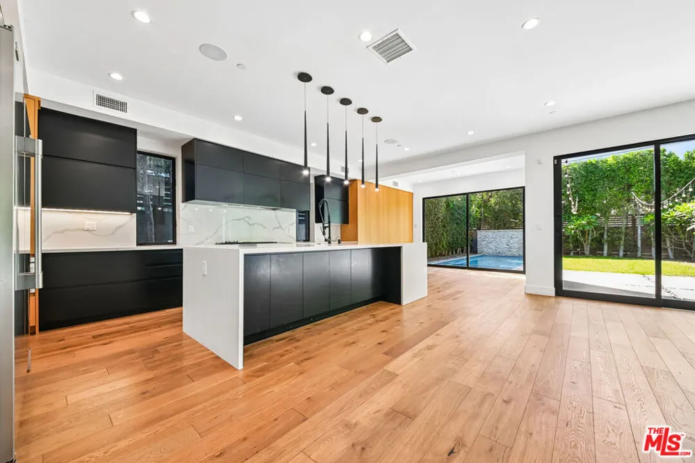 1037 Palms Boulevard Los Angeles, CA 90291