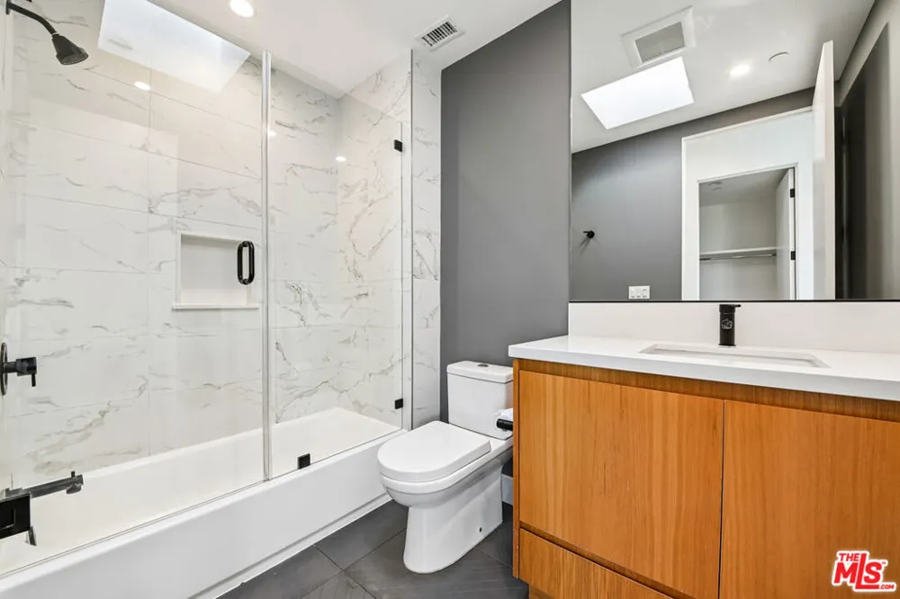 1037 Palms Boulevard Los Angeles, CA 90291
