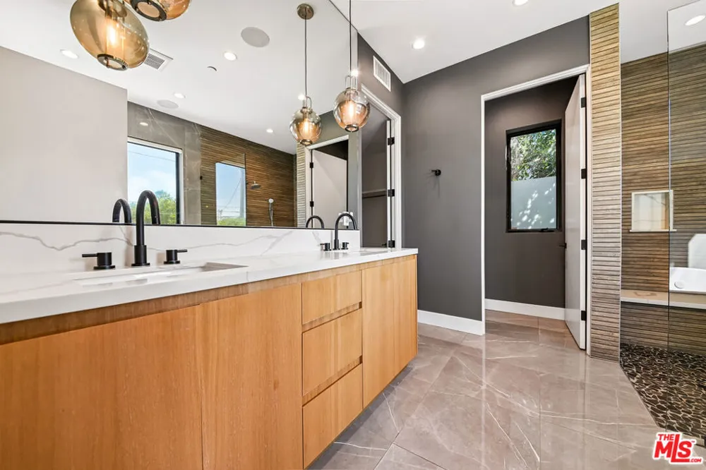 1037 Palms Boulevard Los Angeles, CA 90291